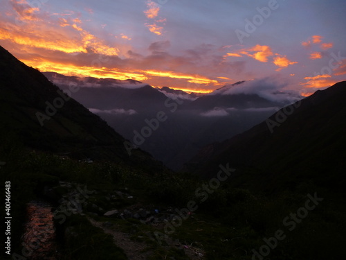 Atardecer en montañas del Perú  © Leonardo