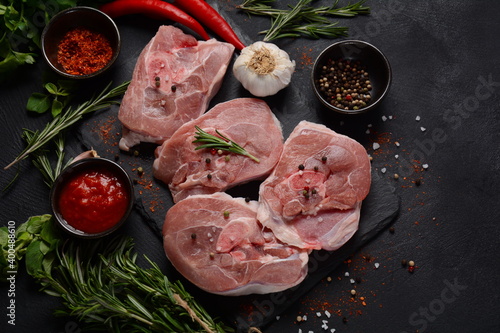 Bilde på lerret Raw fresh  ossobuco meat on a table with spices and herbs