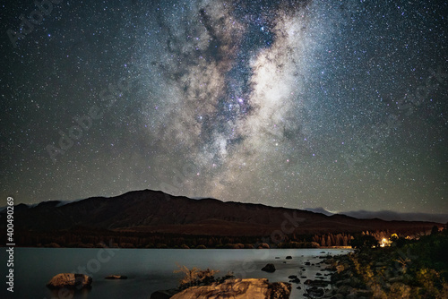 Tableau sur toile Astrophotography of the Night Sky in Lake Tekapo, New Zealand