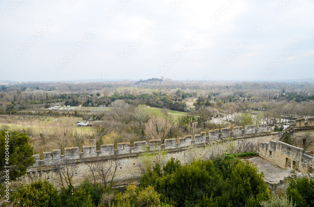 南仏プロバンス　アヴィニョンのサンタンドレ要塞とアヴィニョン遠景（フランス　アヴィニョン）