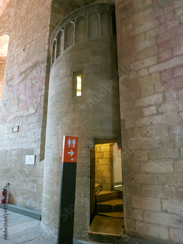南仏プロバンス アヴィニョン教皇庁の内部のトイレ（フランス アヴィニョン）