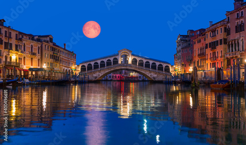 Fototapeta Naklejka Na Ścianę i Meble -  Gondola near Rialto Bridge with full moon - Venice, Italy 