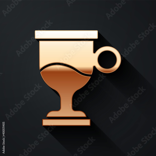 Gold Mulled wine with glass of drink and ingredients icon isolated on black background. Cinnamon stick, clove, lemon slice. Long shadow style. Vector.