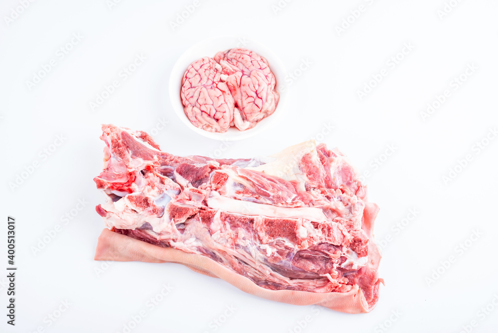 Obraz premium Fresh lamb and goat brain on white background