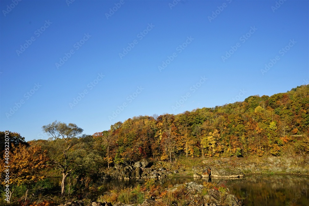 秋 神居古潭 石狩川 北海道 旭川市 神居町 - Autumn foliage view of Kamui-kotan and Ishikarigawa River in Hokkaido, Asahikawa, Japan	