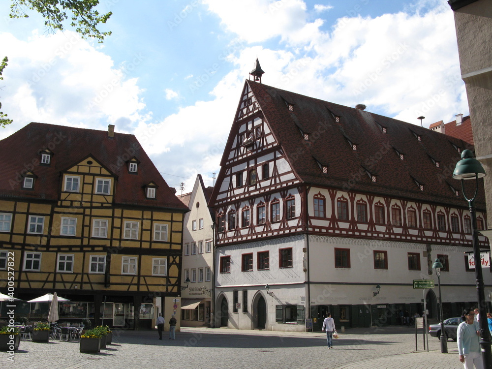 Marktplatz mit Tanzhaus in Nördlingen in Bayern in Schwaben