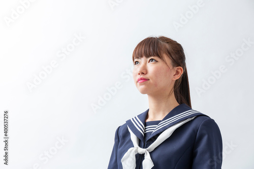 セーラー服を着た若い日本人の学生 photo