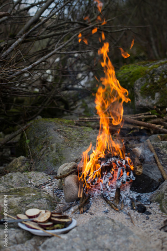 Camp in the open air with fire