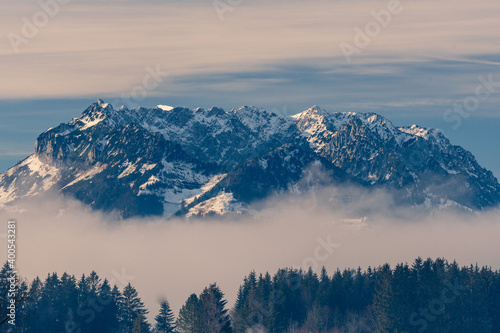 Karwendel Gebirge mit Nebel, Wolken und Himmel