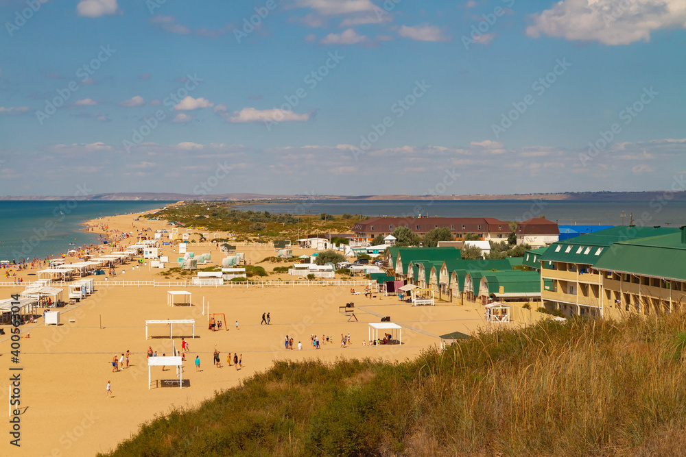 View of the beach on the Bugaz spit in Anapa in Russia. the beach is surrounded by the sea on both sides.