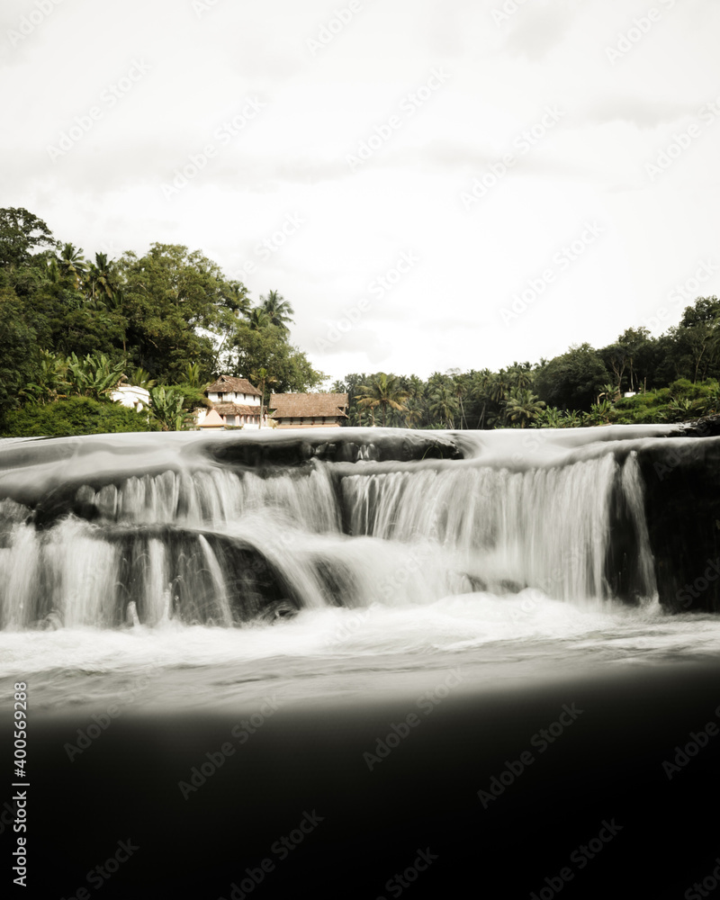 Obraz premium waterfall in the forest