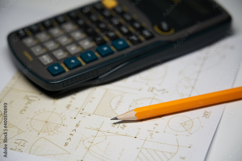 Formeln, Taschenrechner und Stift Formeln, Taschenrechner und Stift