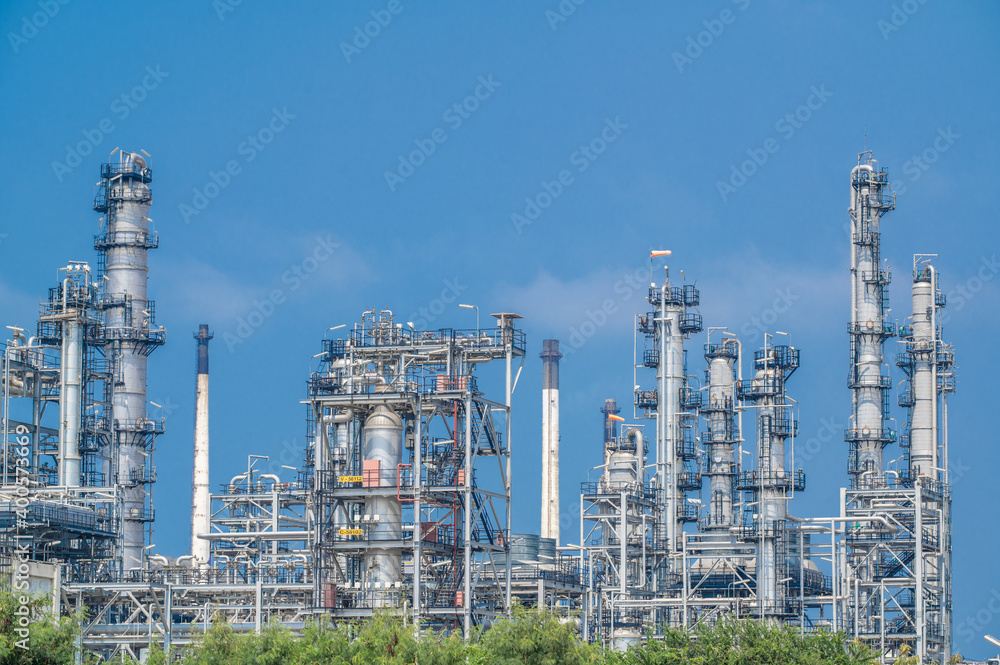Obraz premium Industrial zone,The equipment of oil refining,Close-up of industrial pipelines of an oil-refinery plant,Detail of oil pipeline with valves in large oil refinery.