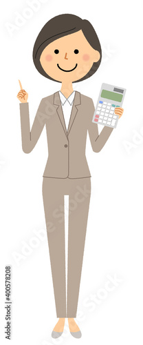 電卓を持つスーツの女性