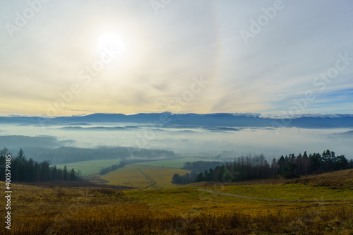 Fototapeta Naklejka Na Ścianę i Meble -  jelenia góra smog chmury łysa góra