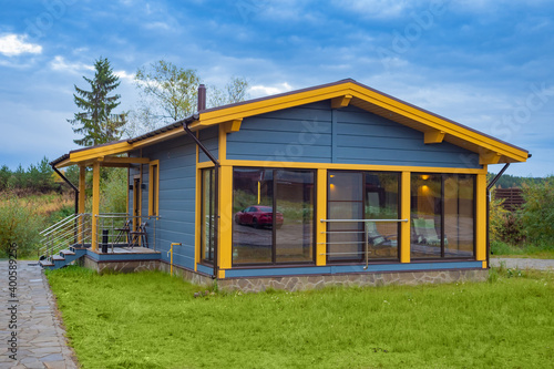 One-storey cottage with a g...