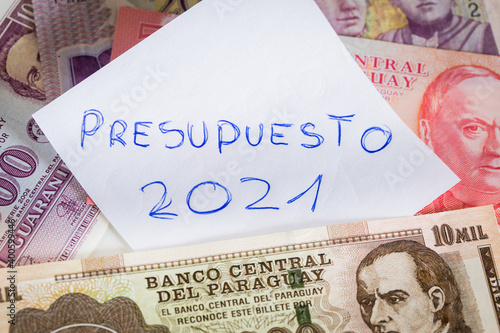 Paraguay money. A handwritten inscription on a sheet of paper in Spanish 