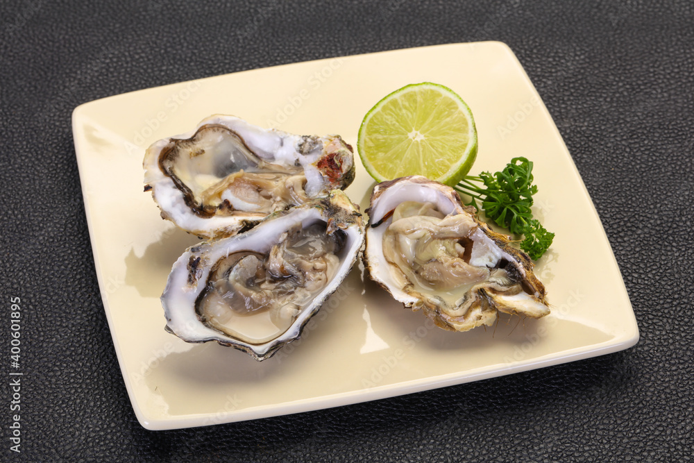 Oysters with lime and parsley