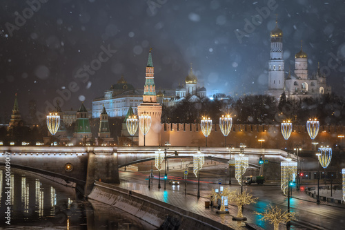 Moskvoretskaya embankment and Kremlin in winter