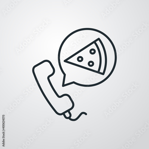 Concepto reparto de comida a domicilio. Icono auricular de teléfono con pizza en burbuja de habla con lineas en fondo gris