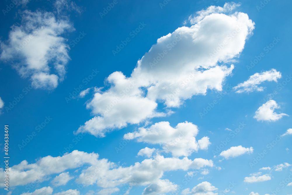 Obraz premium clear weather day bright blue sky white clouds simple nature scenic view photography