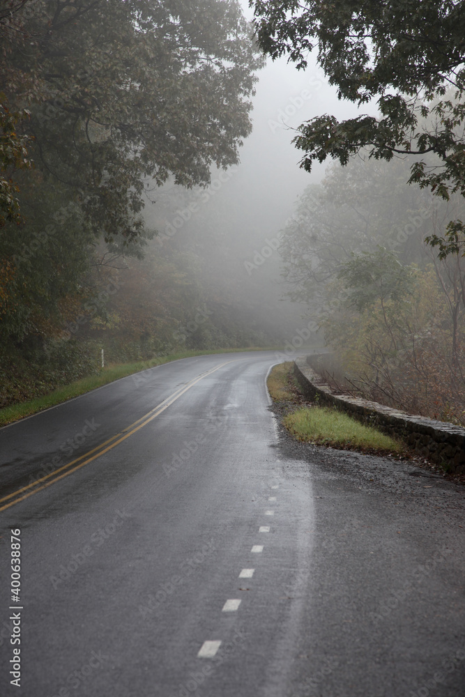 Fototapeta premium Mountain road into the fog