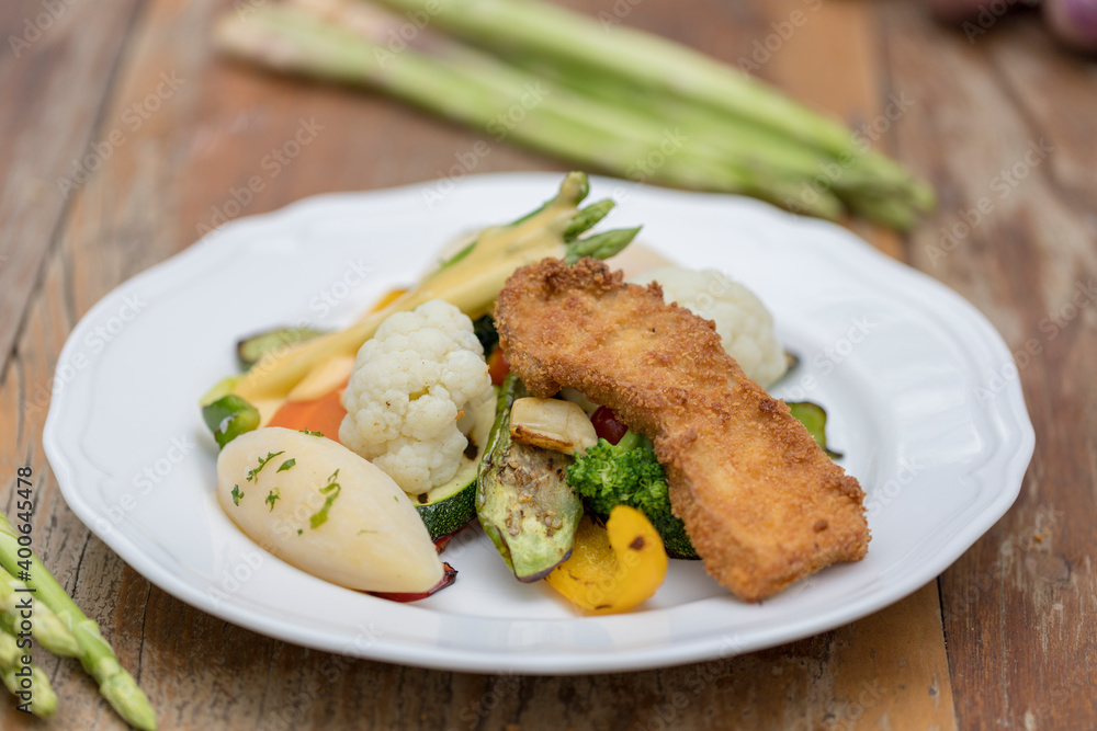 Mixed seasonal vegetable plate with parsley potatoes Mixed seasonal vegetable plate with parsley potatoes