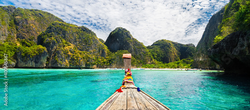 Photos Traditional wooden boat in a picture perfect tropical bay on Koh Phi Phi Island, Thailand, Asia
