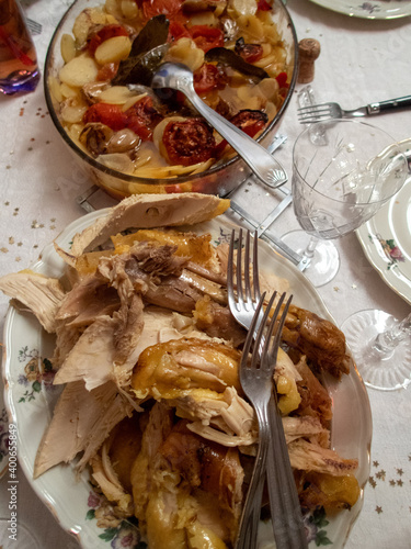 Obraz na plátně serving a capon with vegetables at the table