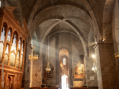 golden rays of light inside Frejus basilica