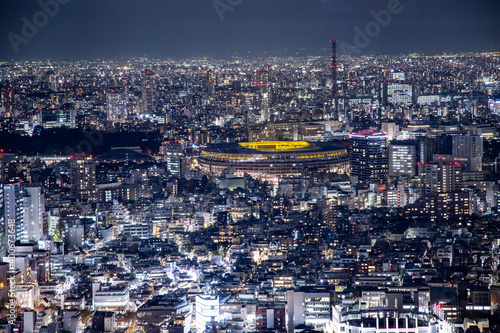 都会の夜景　：　東京　オリンピックスタジアム方面 　2020年12月 © HIROSHI H