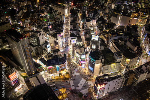 東京　渋谷　スクランブル交差点　：　夜景　2020年12月