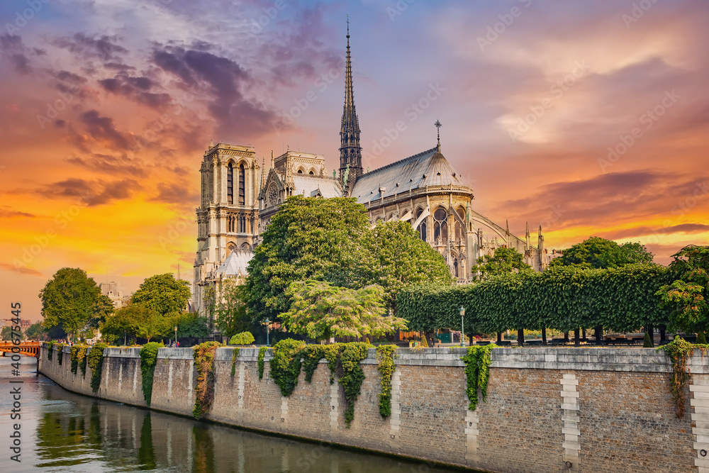 Notre Dame de Paris at spring, France - obrazy, fototapety, plakaty 