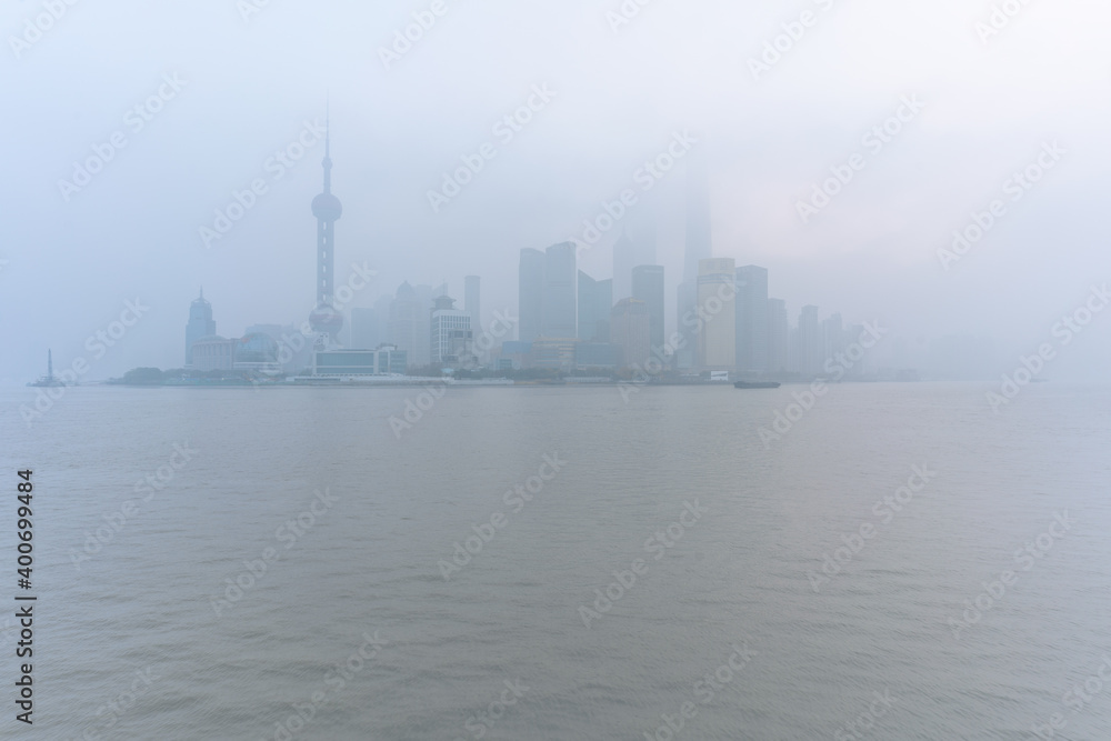 Naklejka premium The bund in Shanghai, on a thick foggy day.