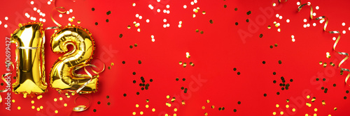 Fotografie Gold foil balloon number, digit twelve