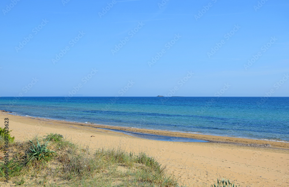 Sandduene und Strand auf Korfu