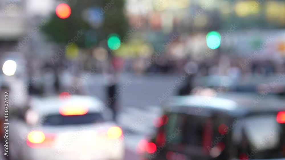 東京・渋谷のスクランブル交差点の雑踏(スローモーション・アウトフォーカス) 東京・渋谷のスクランブル交差点の雑踏(スローモーション・アウトフォーカス)