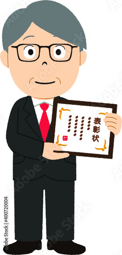 表彰される年配の男性