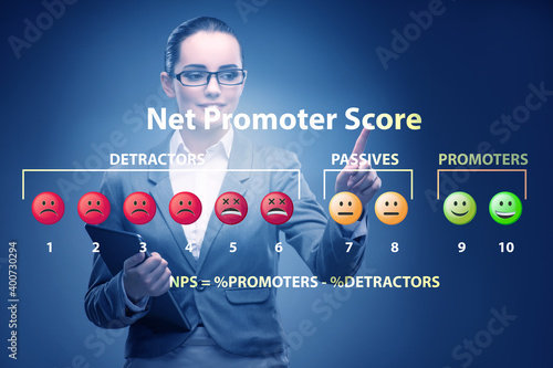 фотографія Net Promoter Score NPS concept with businesswoman pressing virtu