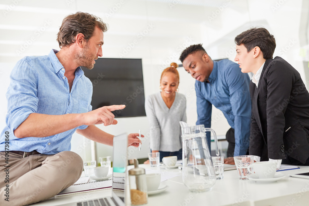 Consultant and start-up team in consulting Consultant and start-up team in consulting