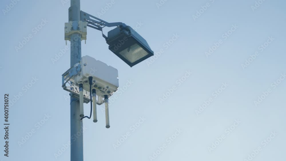 Communication antenna for wireless internet communication Communication antenna for wireless internet communication