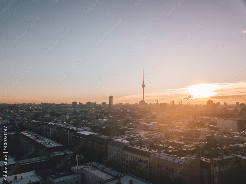 Obraz premium Beautiful Sunrise Morning above Berlin, Germany with Skyline Building Silhouette of Alexanderplatz and Smoke