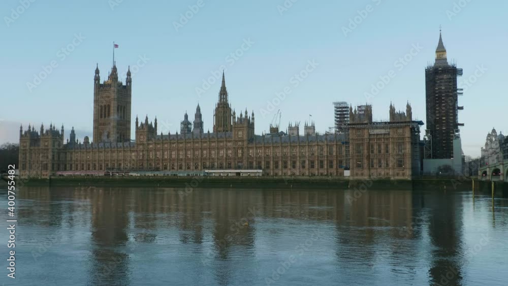 The Houses of Parliament with “Big Ben” and the Victoria Tower at the River Thames in December 2020, while London is in Tier 4 during the Corona pandemic. Smoke is coming from one of the chimneys. The Houses of Parliament with “Big Ben” and the Victoria Tower at the River Thames in December 2020, while London is in Tier 4 during the Corona pandemic. Smoke is coming from one of the chimneys.