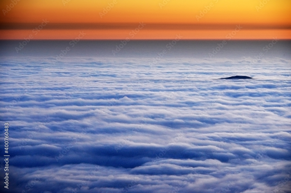 Obraz premium Alpine sea of clouds in sunset light
