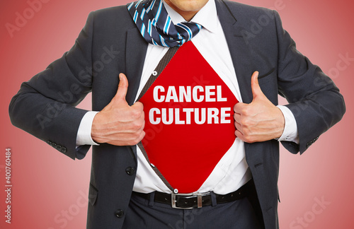 Cancel Culture Konzept mit Geschäftsmann photo