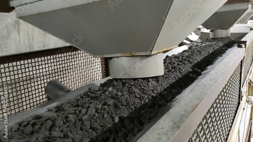 horizontal conveyor in operation