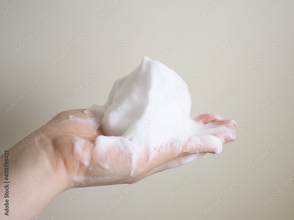 Fototapeta premium foam bubble on a hand