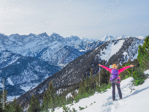 Tirol - Schneeschuhtour im Karwendelgebirge photo