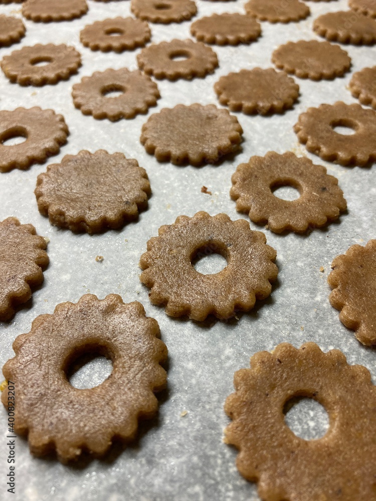 preparing the linzer sweets for christmas