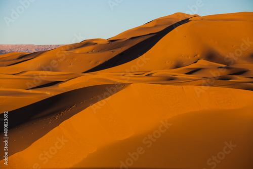 Wydmy piaskowe na Saharze, Maroko, 2017r.